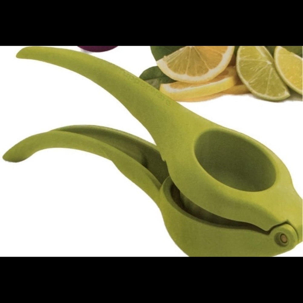 Tupperware Ergonomic Citrus/Lemon & Lime Squeezer Press
